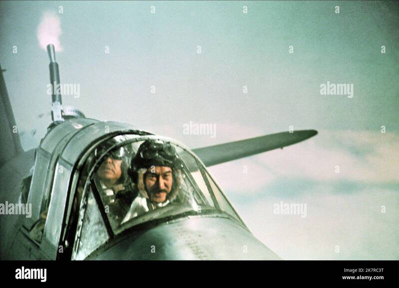 kamikaze-pilot-in-aircraft-film-midway-battle-of-midway-usa-1976-director-jack-smight-18-june-1976-warning-this-photograph-is-for-editorial-use-only-and-is-the-copyright-of-universal-pictures-andor-the-photographer-assigned-by-the-film-or-p.jpg