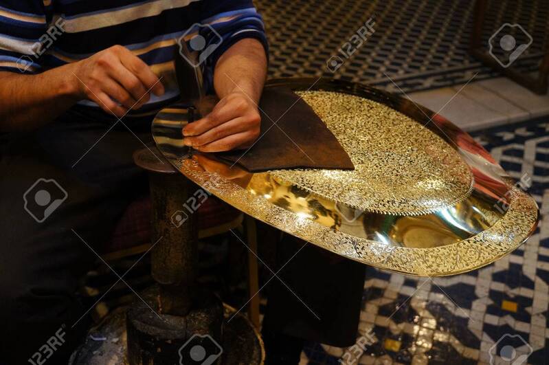 23539415-traditional-crafts-plate-in-the-medina-of-fez-morocco.jpg
