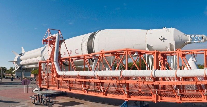 apollo-rocket-capsule-panorama-cape-canaveral-florida-usa-picture-id176118726-1.jpg